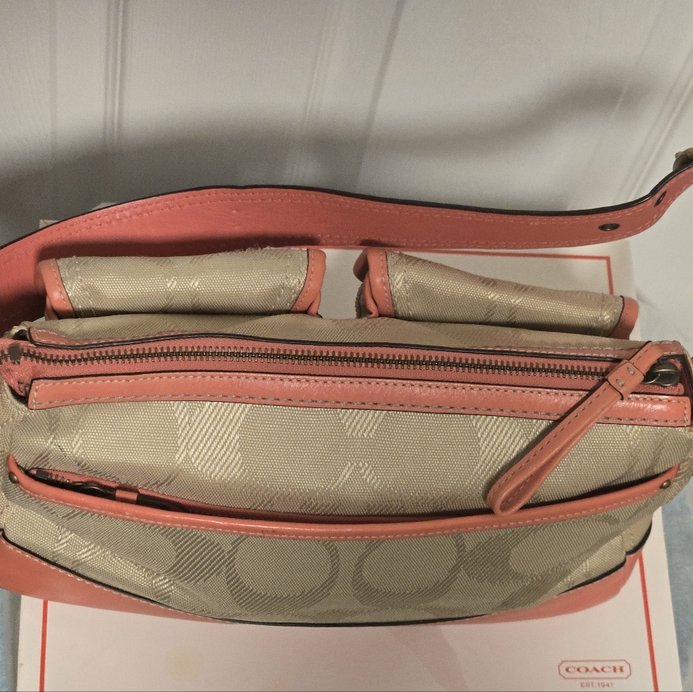 Coach Legacy Double Turnlock Soulderbag Tan Canvas With Coral Leather - Picture 8 of 17